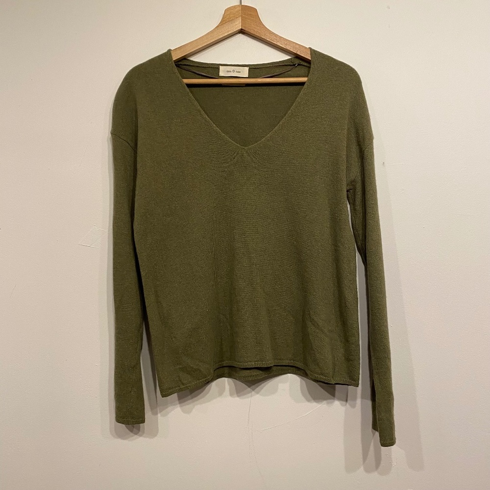 ese 0 ese Green V-Neck Italian Yarn Chic Sweater Size Small